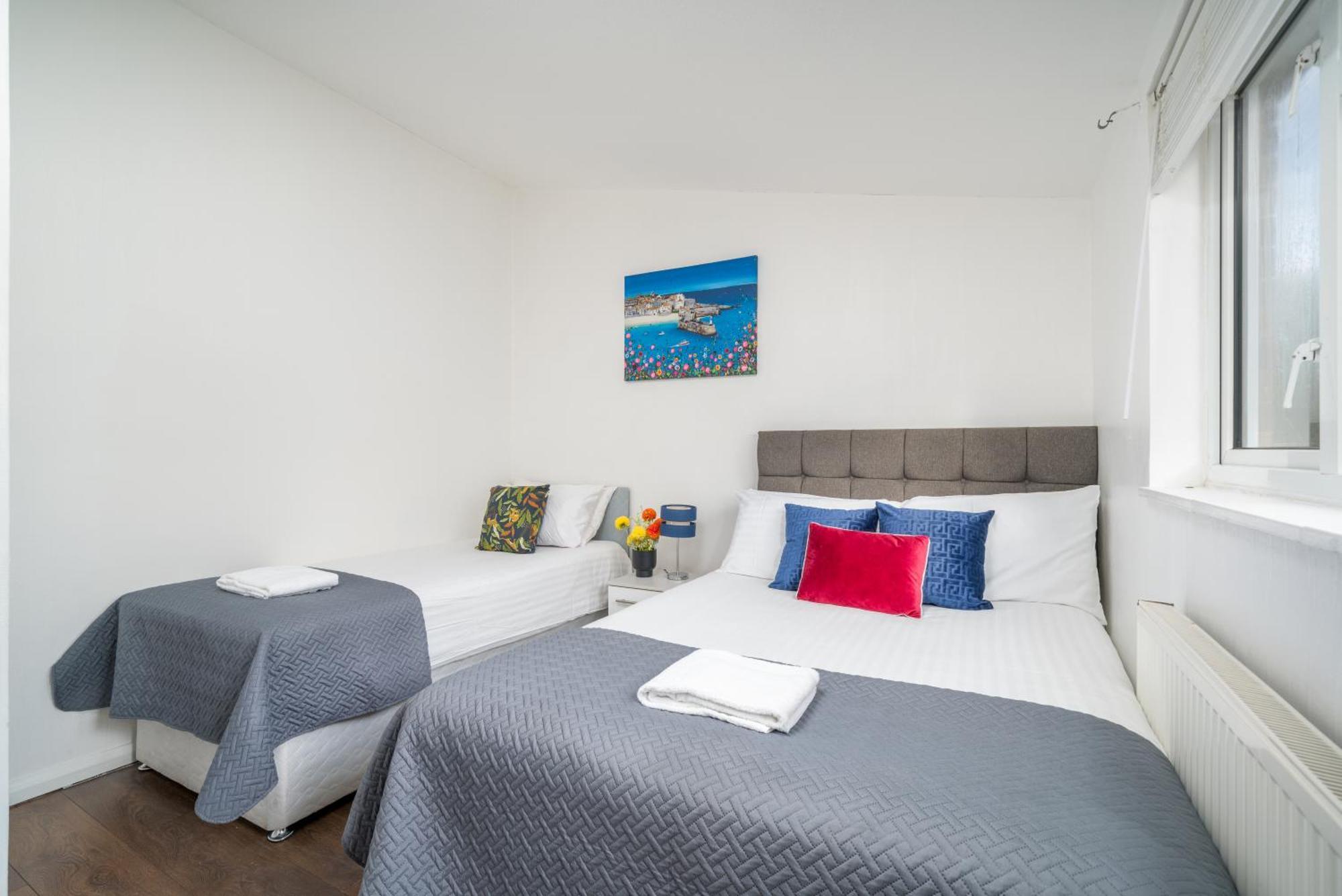 Apartament Skyvillion-Stevenage Amazing 3Bed House, Garden, Free Off Street Parking For 2 Cars, Wifi Zewnętrze zdjęcie