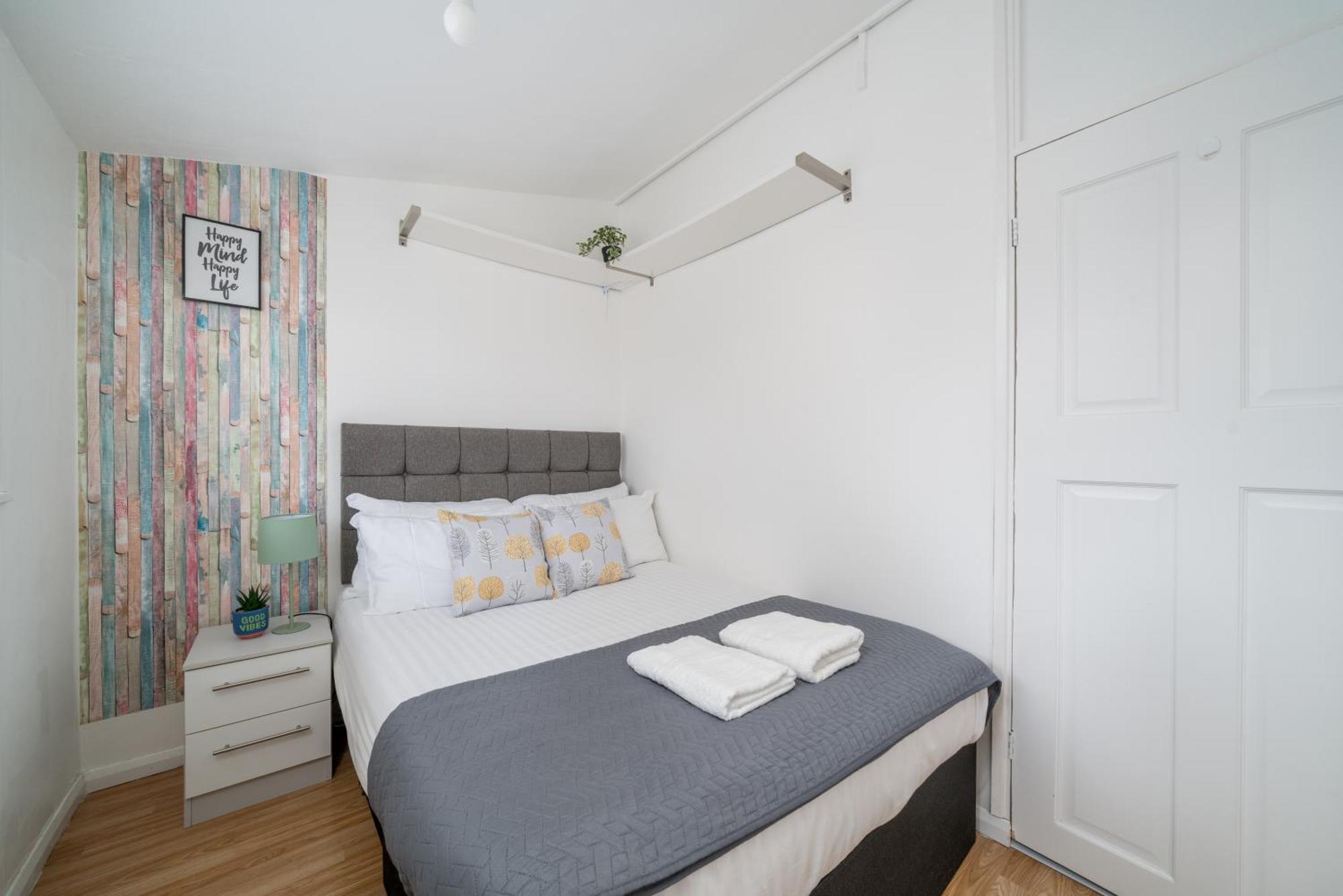 Apartament Skyvillion-Stevenage Amazing 3Bed House, Garden, Free Off Street Parking For 2 Cars, Wifi Zewnętrze zdjęcie
